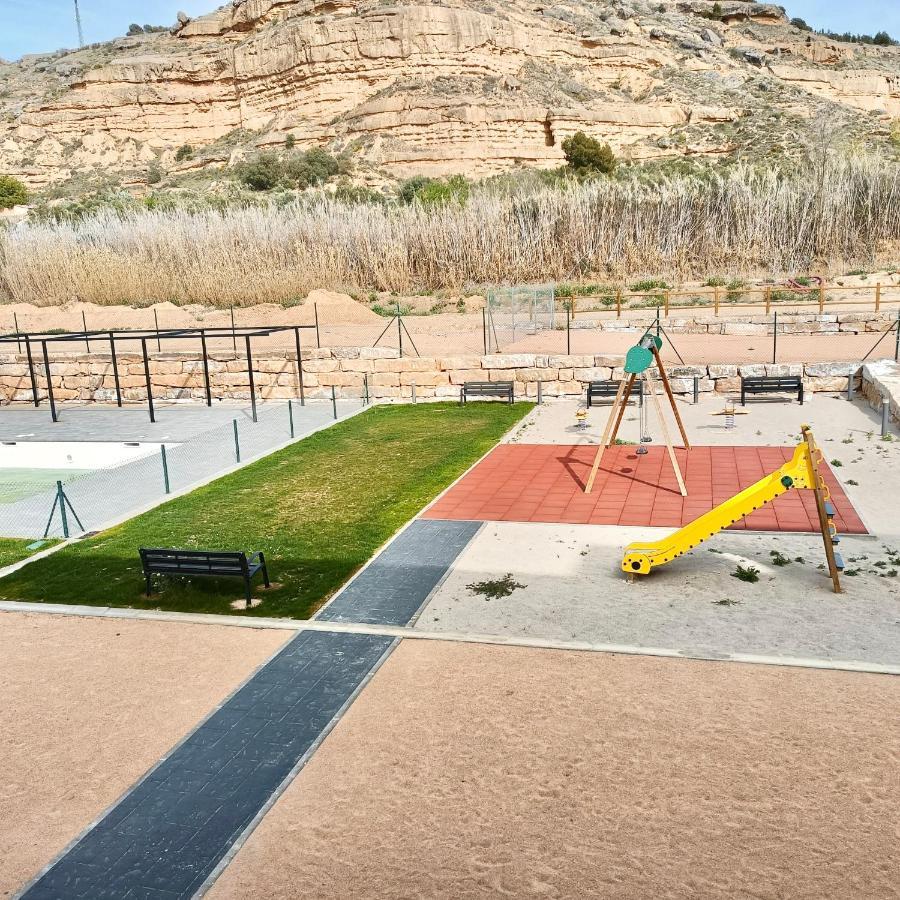 Precioso Piso Monzon Terraza, Parking,Piscina,Zona De Juegos มอนซ็อน ภายนอก รูปภาพ
