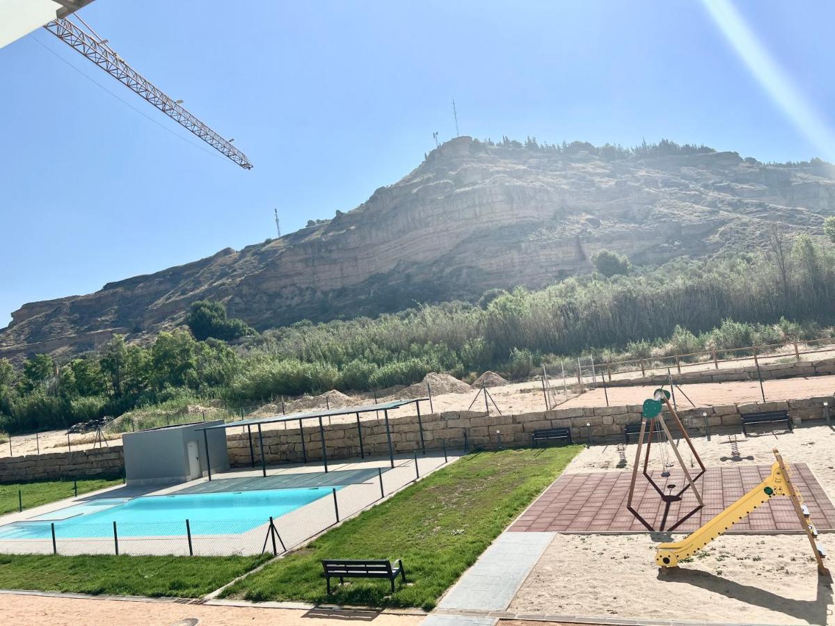 Precioso Piso Monzon Terraza, Parking,Piscina,Zona De Juegos มอนซ็อน ภายนอก รูปภาพ